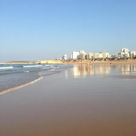 Pe Na Areia Da Rocha * Portimão